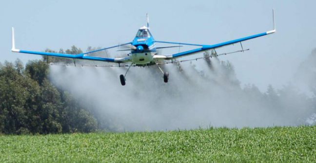 Fumigaciones aéreas para cambiar el clima