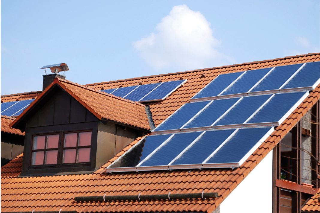 Hogares inteligentes con la revolución de los paneles solares domésticos