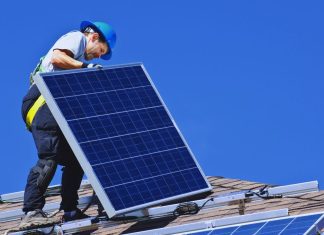 Limpieza y revisión periódica optimizan el rendimiento de paneles solares