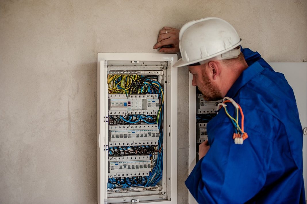 El trabajo de los electricistas y su papel en el funcionamiento de las instalaciones modernas El trabajo de los electricistas y su papel en el funcionamiento de las instalaciones modernas