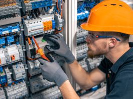 Cómo funcionan los montajes eléctricos industriales en fábricas almacenes y centros comerciales
