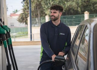 Nuevos puntos para recargas eléctricas impulsan la movilidad sostenible en Torre del Mar